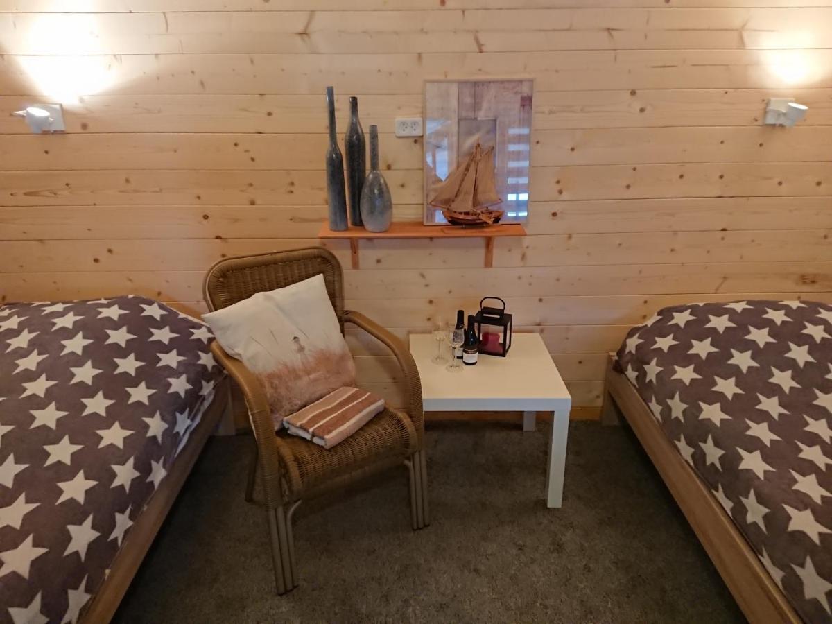 Slaaphuisjes Lauwersmeerplezier! Frühstückspension Lauwersoog
